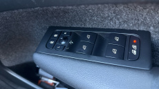 Volvo XC40 2.0 B4P Ultra Dark 5dr Auto Petrol Estate